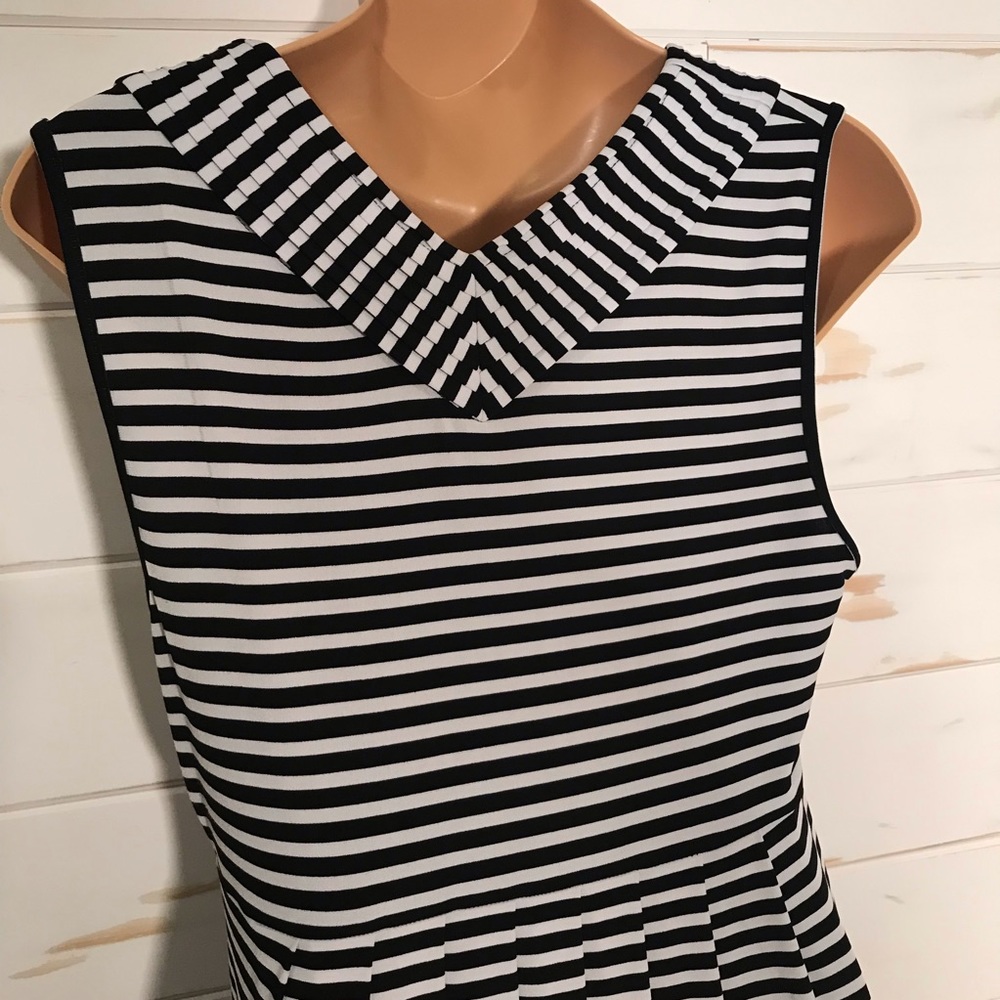Calvin Klein Dress with pockets - Picture 5 of 6